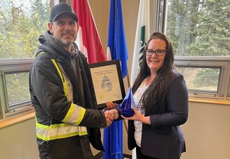 Terry Kosinski, 2023 Gerald Samuel Operator of Year Award Recipient Presented by Town of Athabasca CAO, Rachel Ramey
